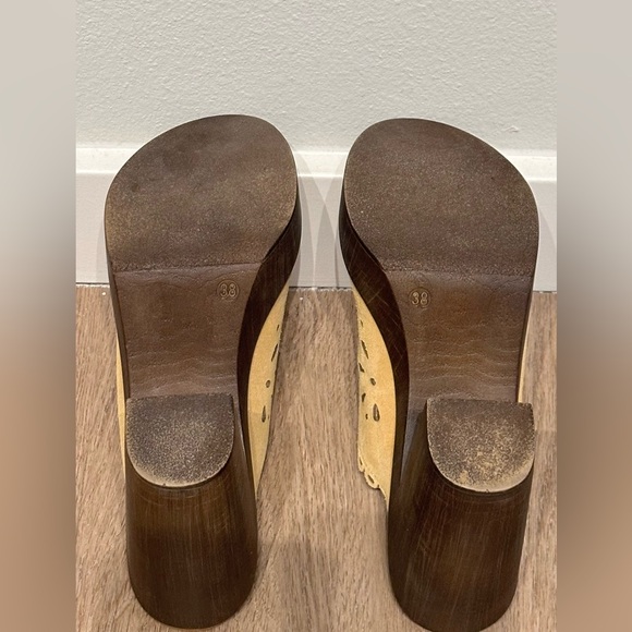 Lasocki 1970s style suede cutwork platform sandals.. Size 7.5 - Picture 6 of 8